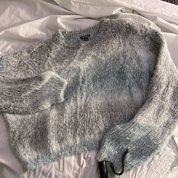 Cozy dreamy snow day sweater - Picture 2 of 4